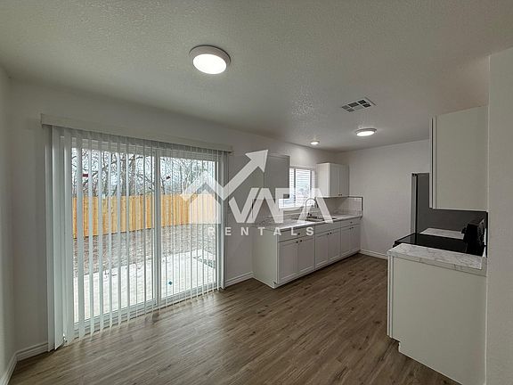 5th image of 8134 Whistler