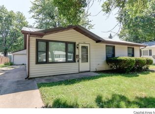 1712 Fairmont Dr, Springfield, IL 62702