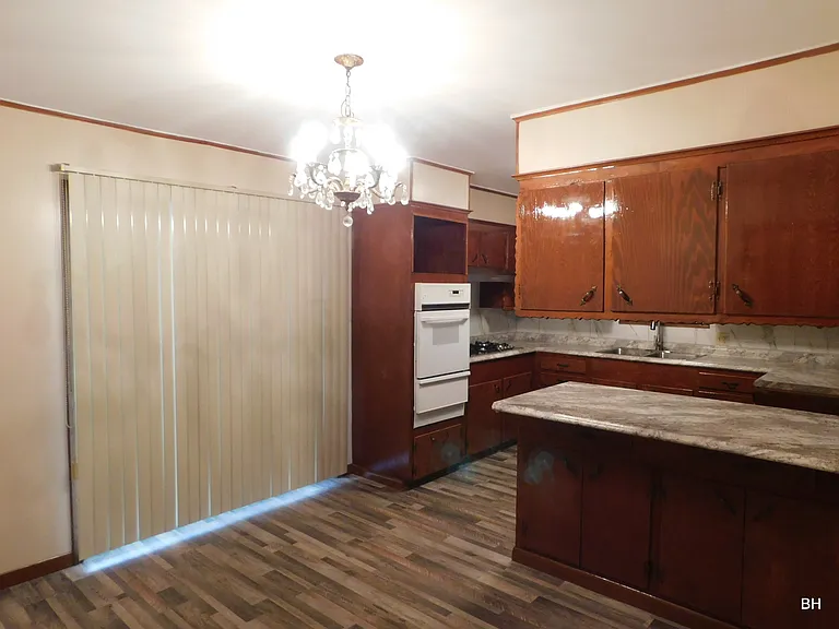 1610 N Wolford Ave — Photo 3