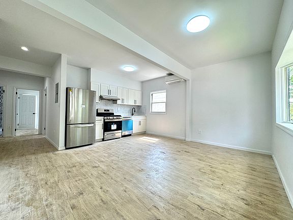 2nd image of 4239 Richmond Ave #1F