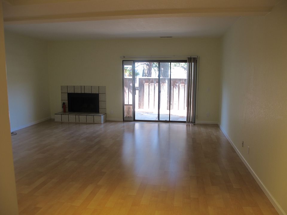1st image of 813 Ram Ln