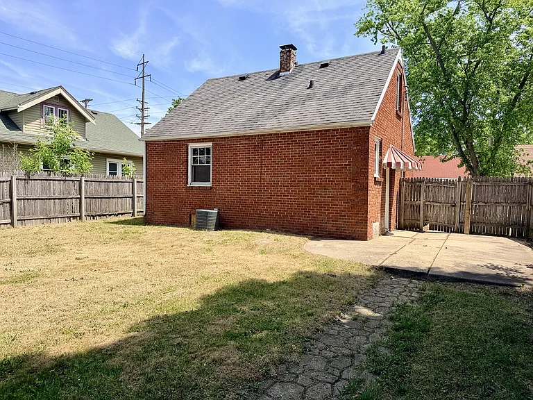 2809 Bildahl St — Photo 11