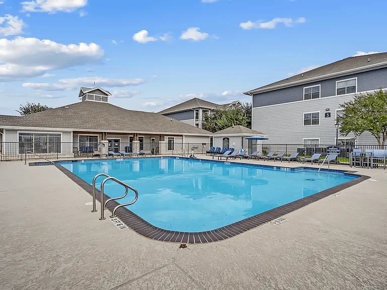 Frontier East Apartments — Photo 7