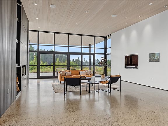 4th image of 580 Monegan Rd