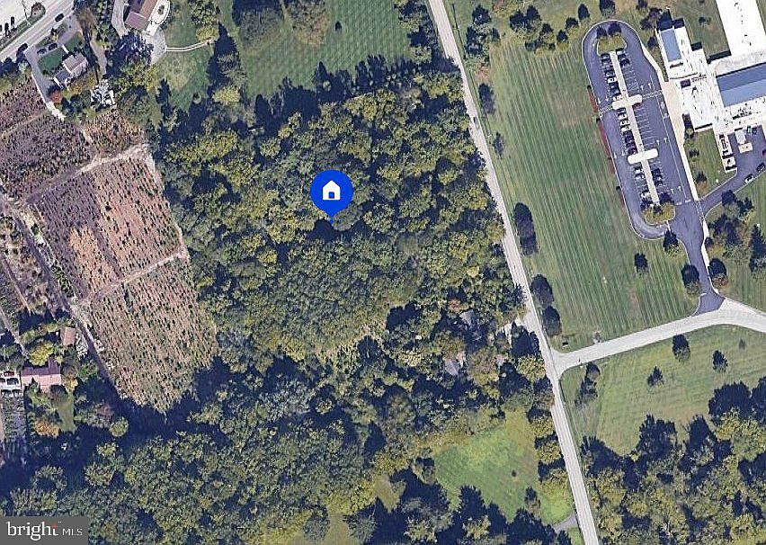1st image of 608 Sugartown Rd