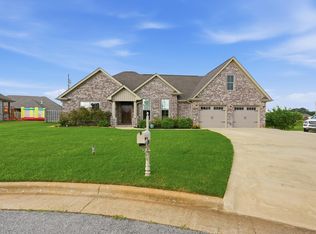 135 McCallen Rd, Muscle Shoals, AL 35661