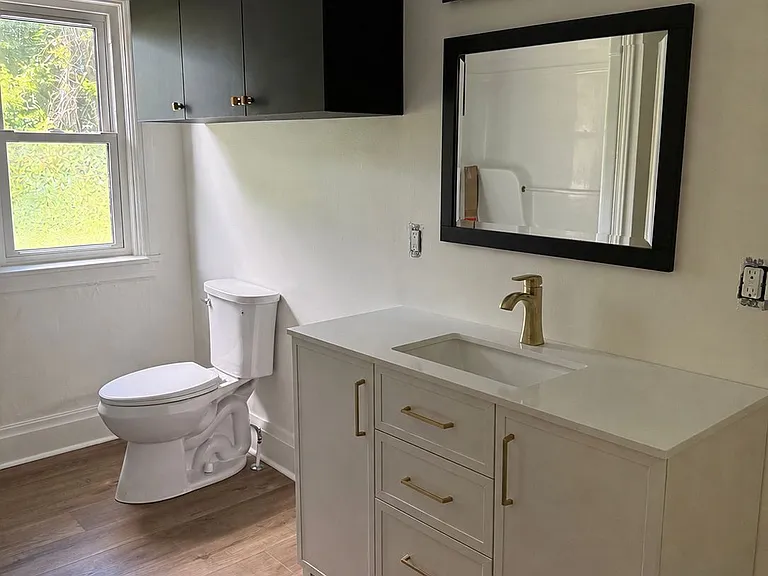 458 Russell St — Photo 8