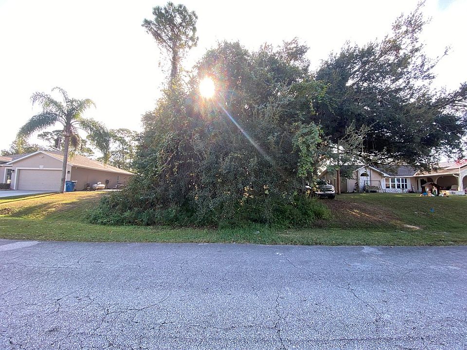2nd image of 376 Ainsley St SE