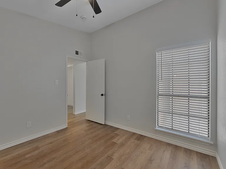 6800 Elliot Ct — Photo 13