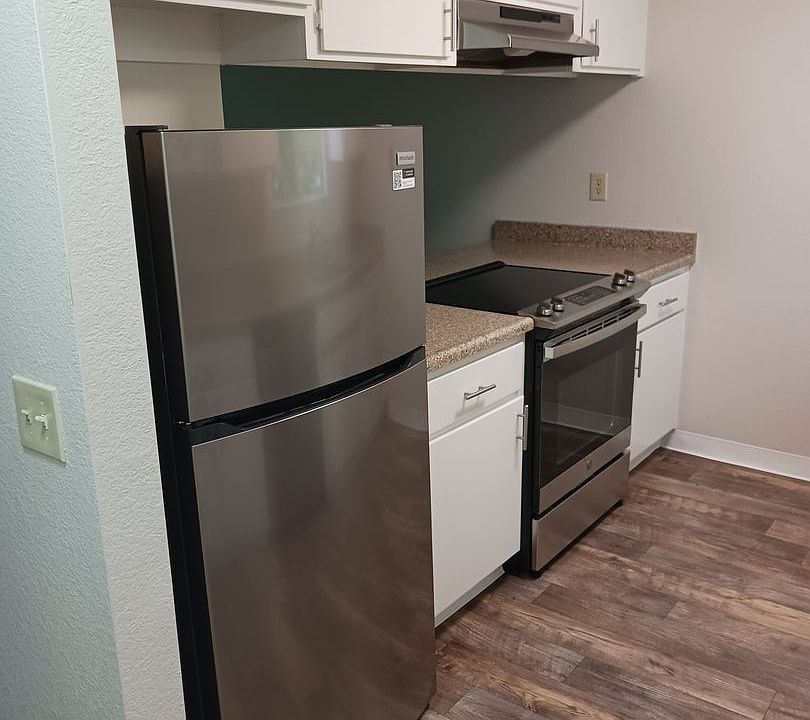 1st image of 7764 Poplar Ave #34