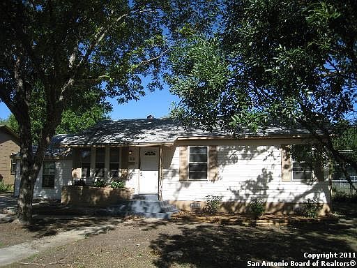 1st image of 411 S AERO AVE