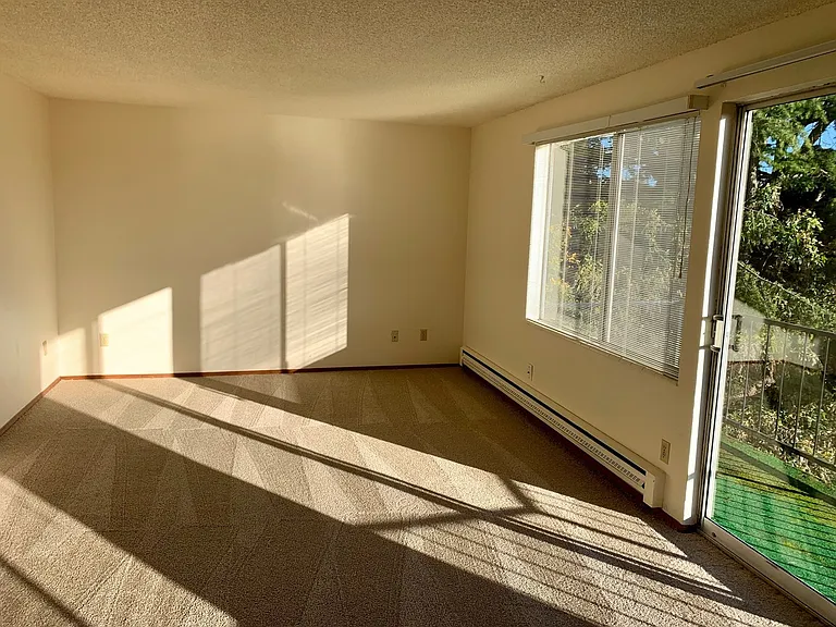 407 Live In The Heart Of The Greenwood Retail Core, Walk To Everything! — Photo 22