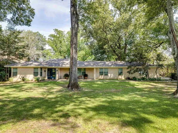 2743 Point Dr, Monroe, LA 71201