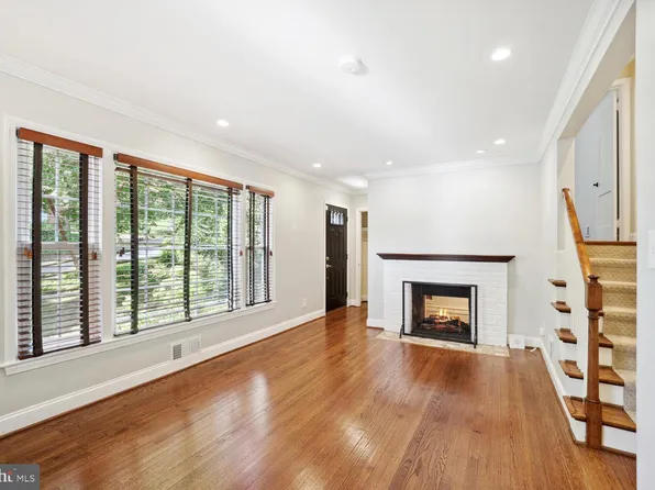 3015 S Grant St, Arlington, VA 22202