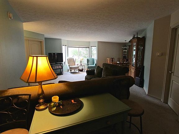 3rd image of 362 Village Pointe Dr APT A