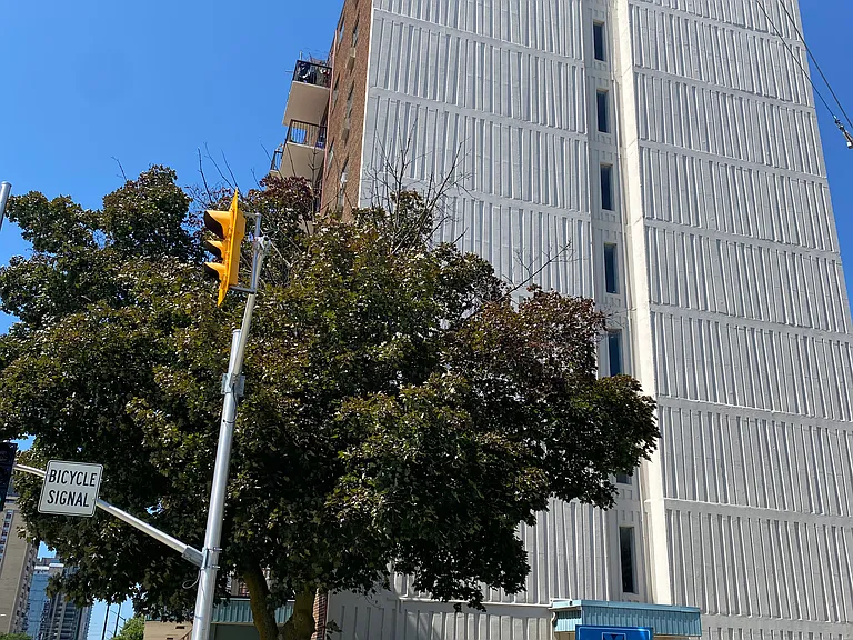 470 Dundas St — Photo 15