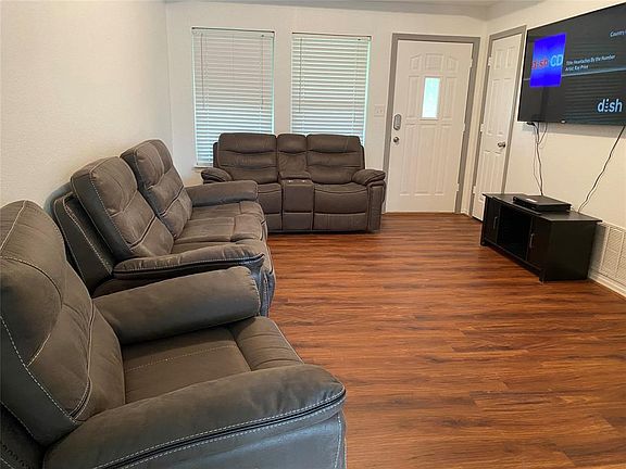 2nd image of 122 Amy Dr