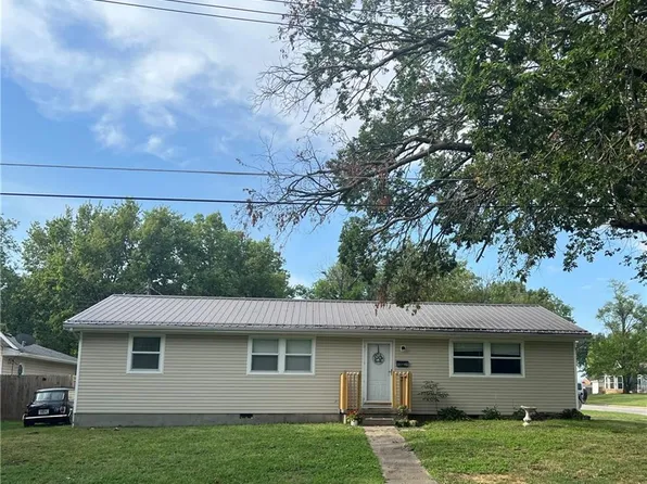 1129 W Hunter St, Nevada, MO 64772