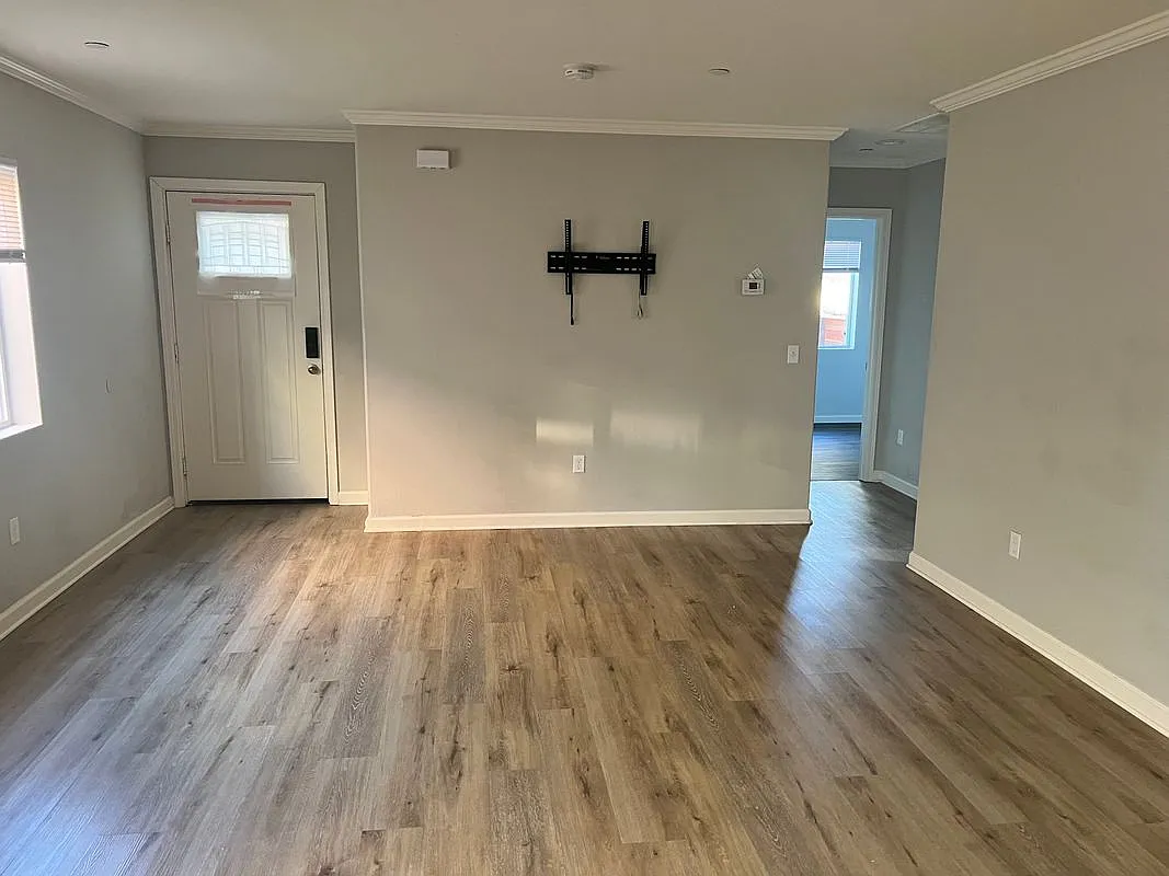 3 bed, 2.0 bath, 1156 sqft, $2,450 — Photo 3