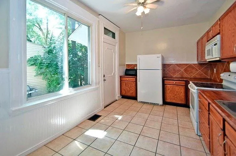 2343 Victor Street — Photo 3