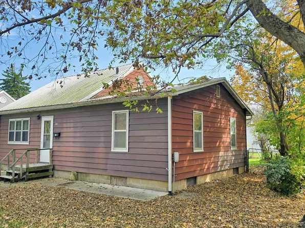 408 N Walnut St, Shell Rock, IA 50670