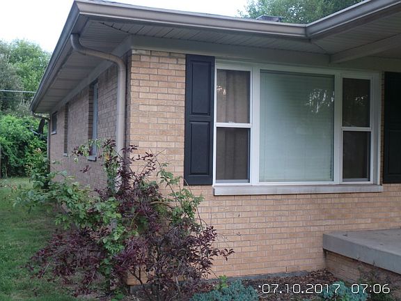 3rd image of 5826 Primrose Ave