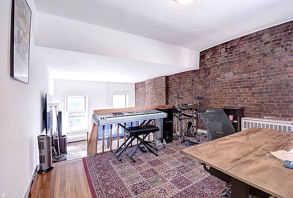 Rented by Urbane Brokerage | media 12