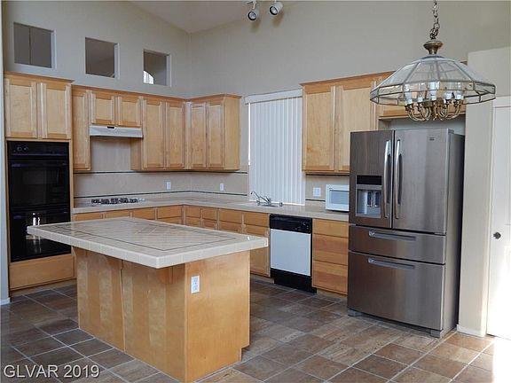 3rd image of 2404 Sunrise Meadows Dr