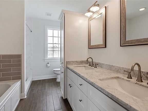 5th image of 1242 Piety St