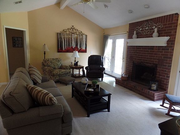 4th image of 21690 Pinehurst Ct