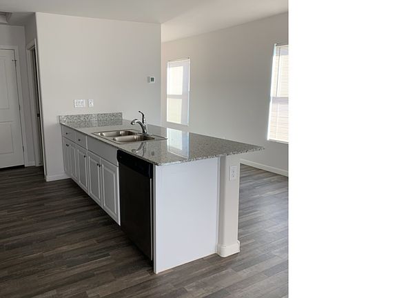 3rd image of 1015 W Starview Ave