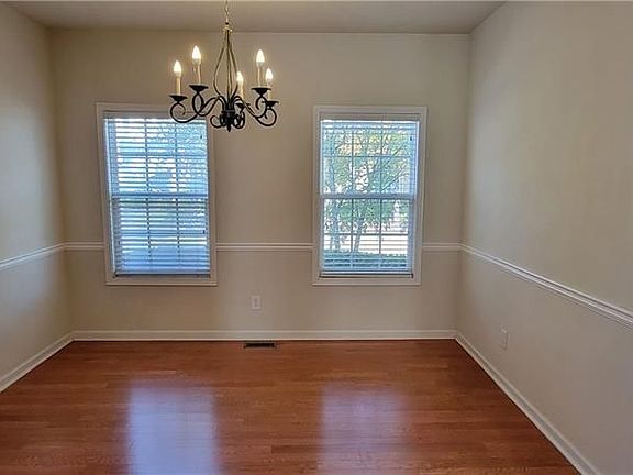 5th image of 2471 Suwanee Pointe Dr
