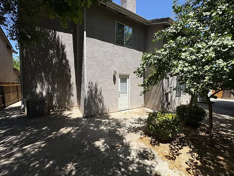 703 W Russell Ave — Photo 50