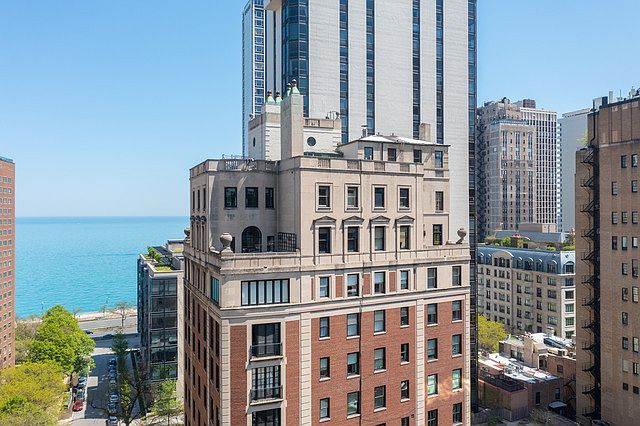 1st image of 1325 N Astor St #13
