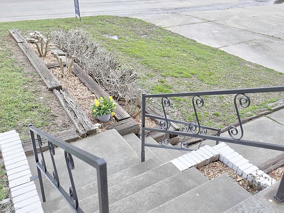 4th image of 514 N Moccasin Pl