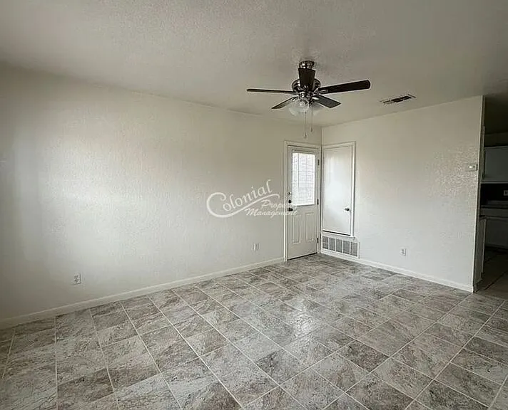 2806 Leroy Cir #B — Photo 9