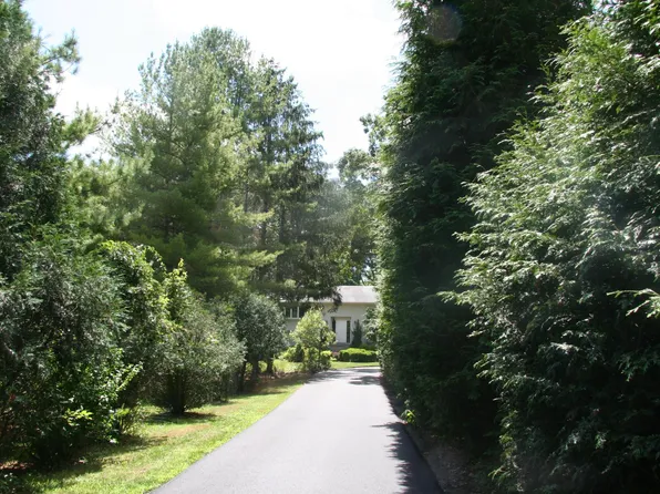 58 Nut Plains Rd W #58B, Guilford, CT 06437