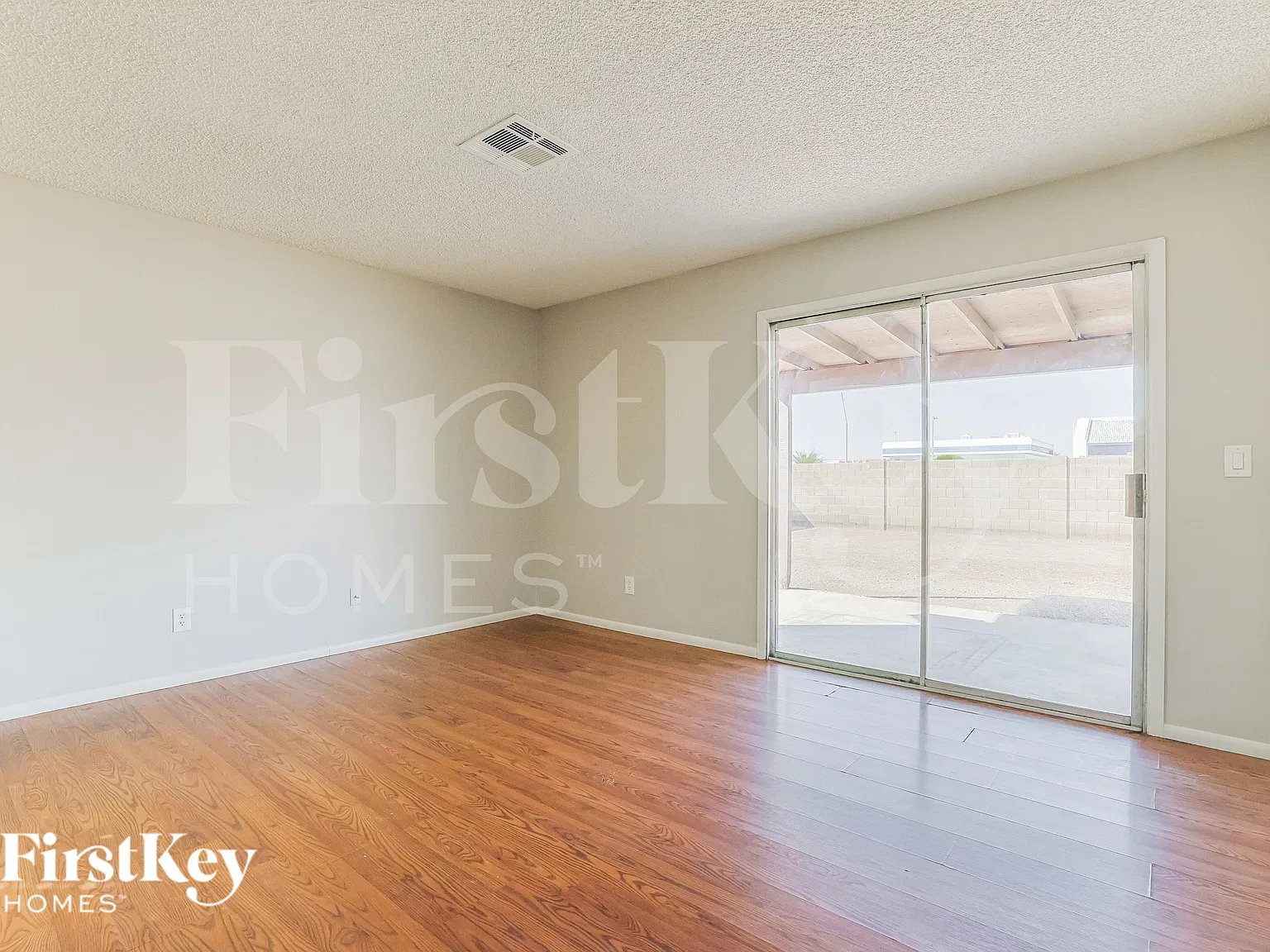 3 bed, 2.0 bath, 1346 sqft, $2,120 — Photo 4