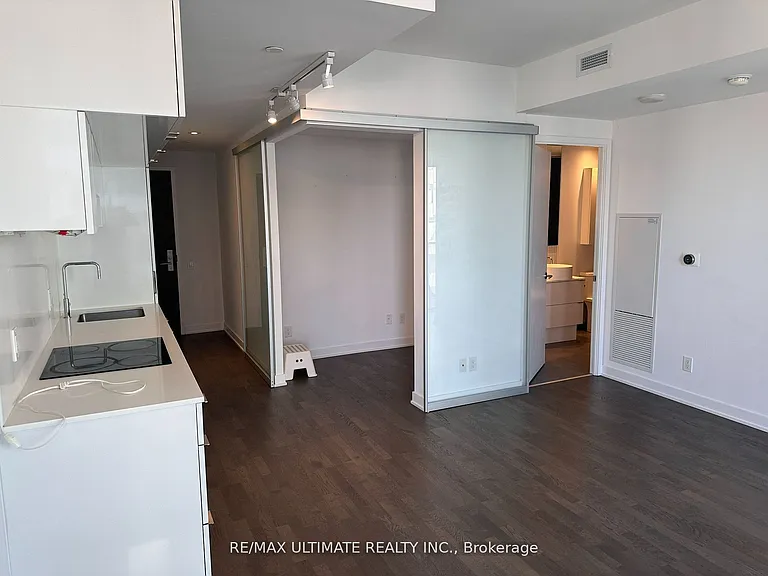 185 Roehampton Ave #1902 — Photo 7