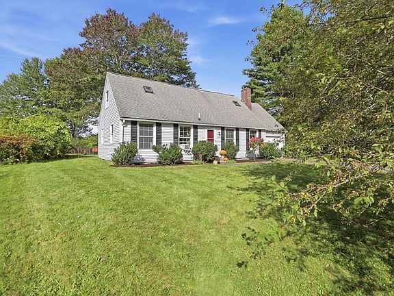 3rd image of 15 Surrey Ln