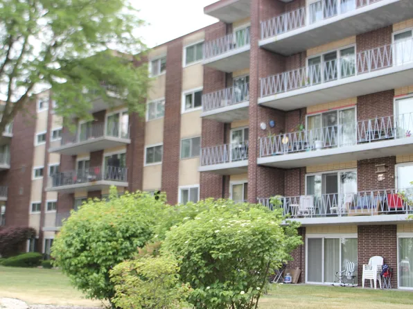 2900 Maple Ave APT 9A, Downers Grove, IL 60515