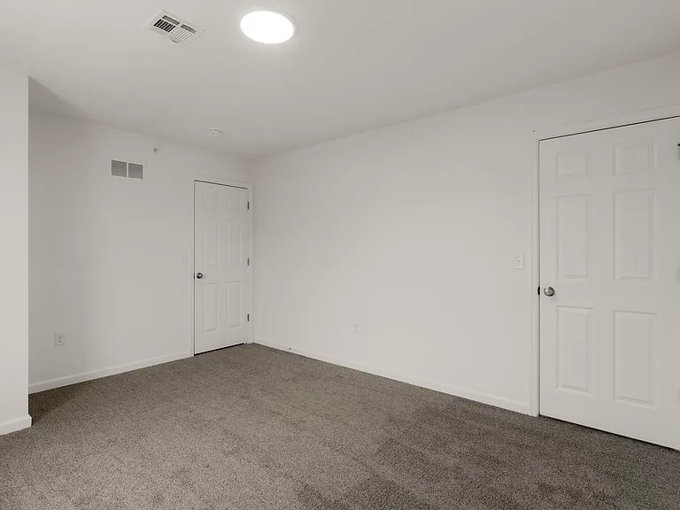 Towns Edge Apartments — Photo 43