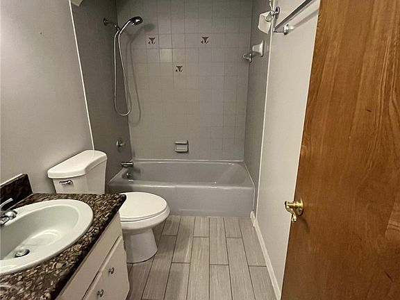 4th image of 1 Cherry Ln