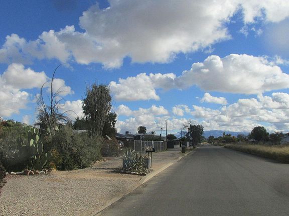 4th image of 3311 E Silverlake Rd