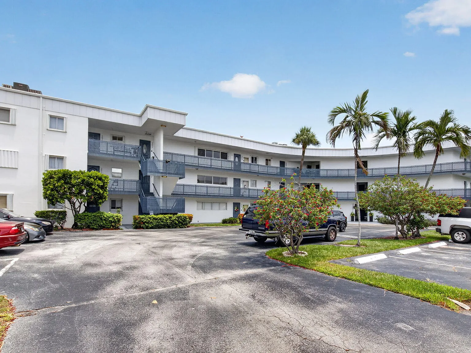 2 bed, 1.5 bath, 1189 sqft, $1,900 — Photo 2