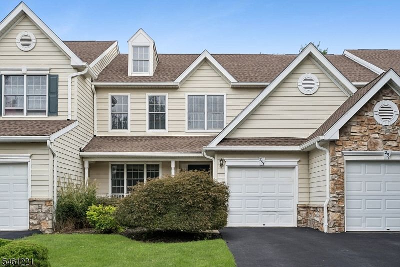 1st image of 233 Patriot Hill Dr