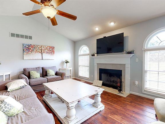 5th image of 1816 Deerfield Dr
