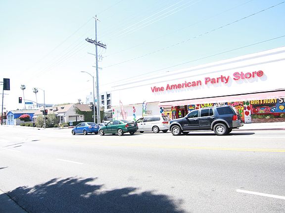 3rd image of 5952 Melrose Ave APT 4