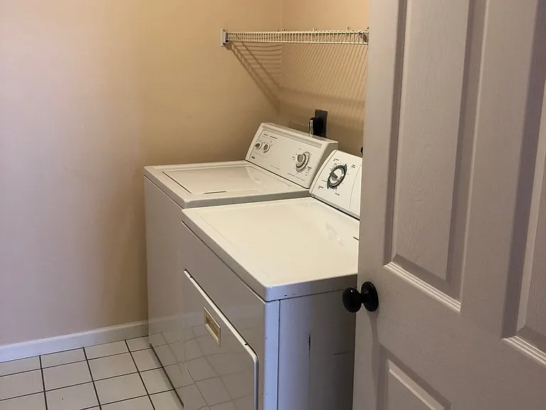 Back bedroom closet/laundry