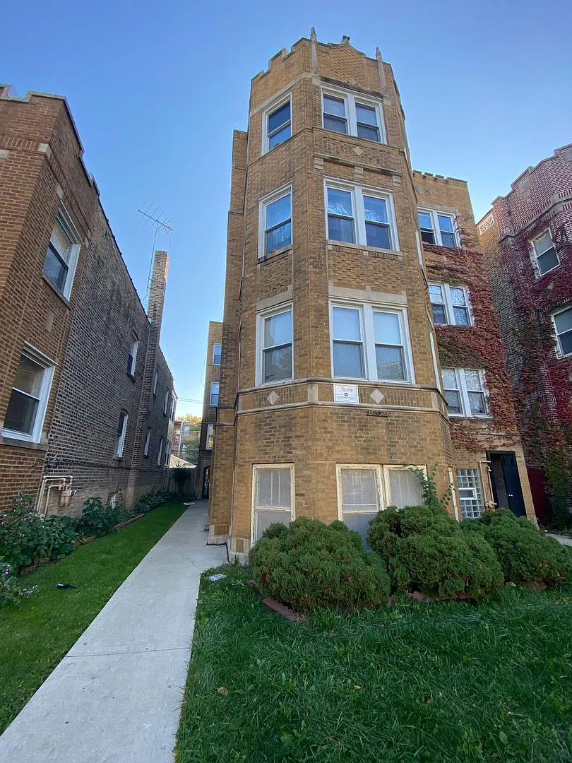 2 bed, 800 sqft, $1,300 — Photo 1